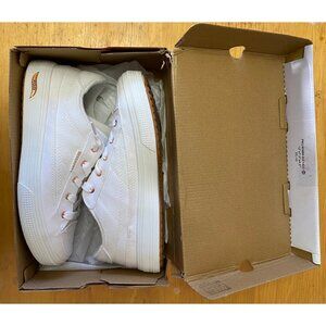 NWOT SKETCHERS ARCH FIT , 8,5, VEGAN, WASHABLE, IN BOX, SNEAKER CLASSIC COMFORT